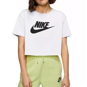 Women’s Nike cropped t-shirt